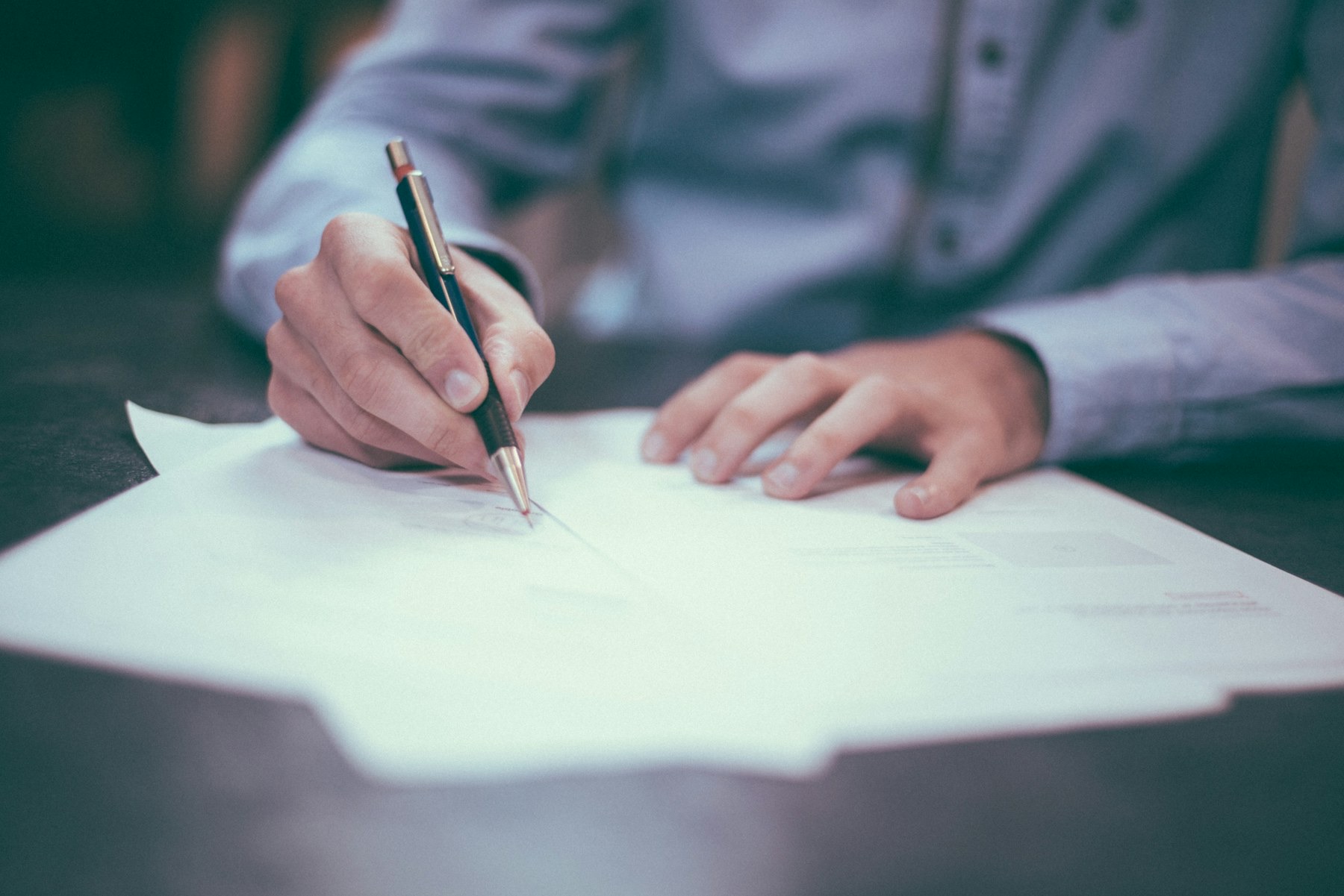 Expert witness signing a written report